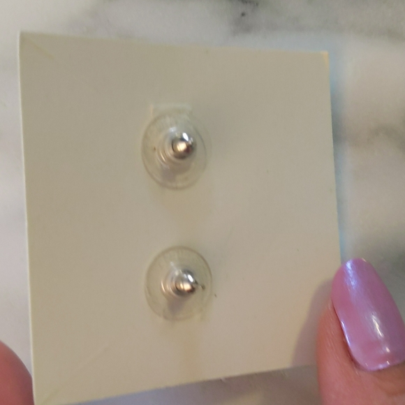 Stella and Dot shell earrings - Picture 2 of 2